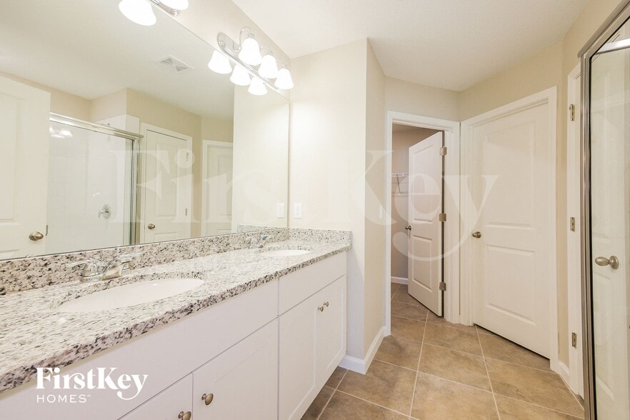 Building Photo - 623 Lindbergh Wy