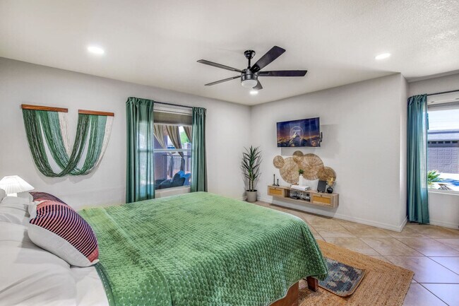 Building Photo - 1800 Burgundy Dr