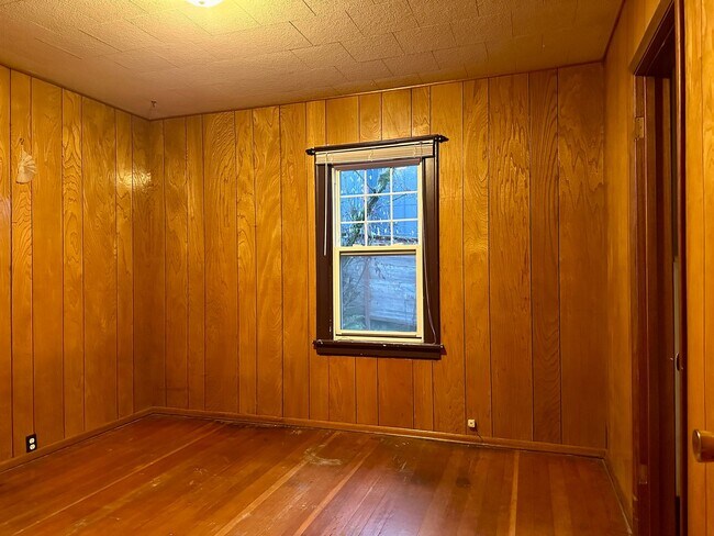 Building Photo - Maple Leaf 3 bedroom