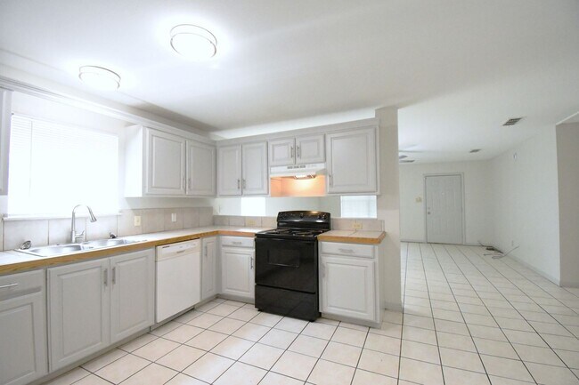 Building Photo - Move-In Ready, Beautifully Updated 3BR/2BA Home, HUD Accepted