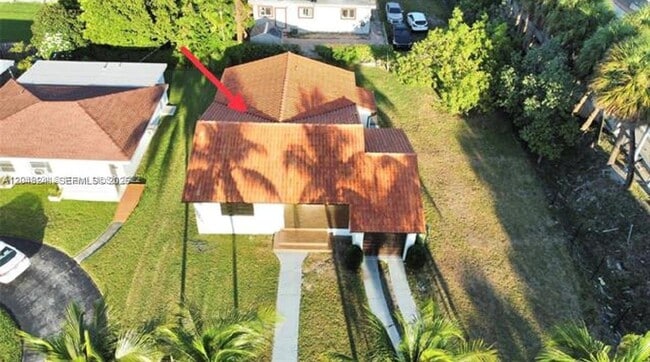 Building Photo - 860 NW 17th Ct