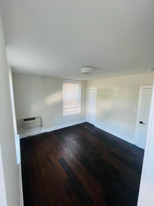 Building Photo - 430 S Matlack St