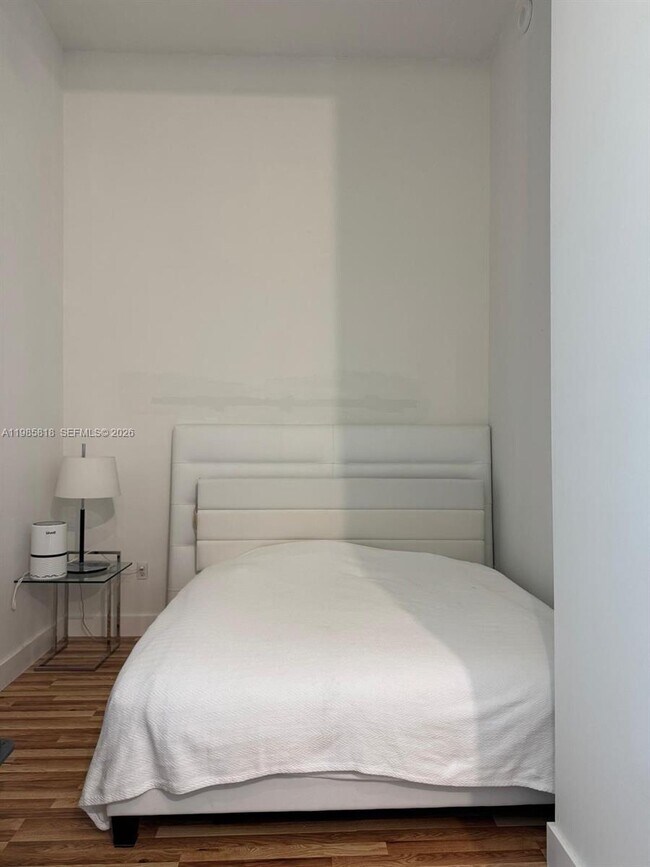 Building Photo - 1900 N Bayshore Dr