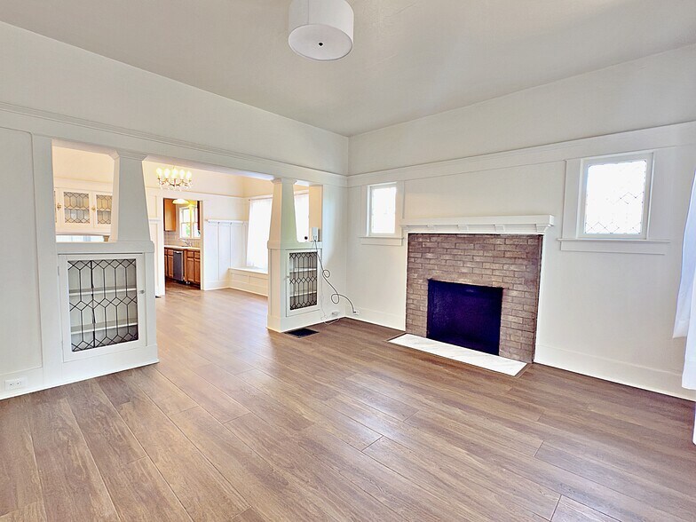 Building Photo - 125 NE 84th Ave