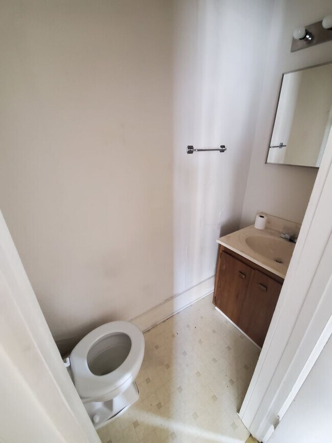 Interior Photo - 19 E State St