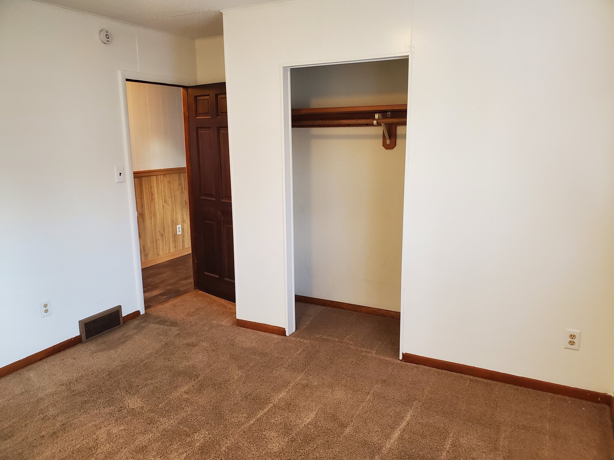 Building Photo - 226 N Nicollet St