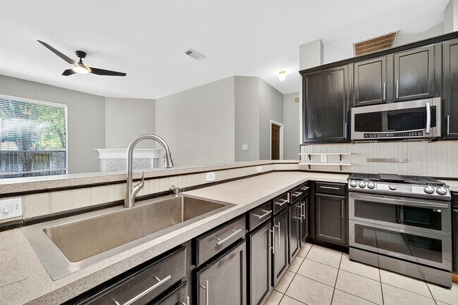 Building Photo - 16431 Red Crest Dr