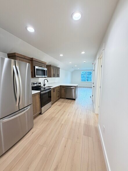 Building Photo - 3055 W Bonneville Cir