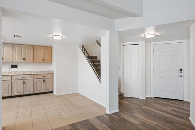 Building Photo - 2423 E Maryland Dr