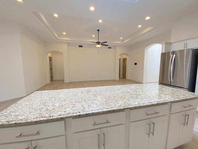 Building Photo - East El Paso 4bed/3bath Refrig A/C