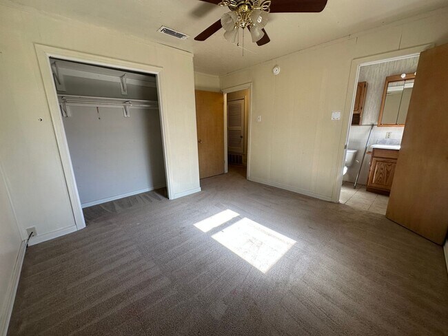 Building Photo - 115 Dawn Dr