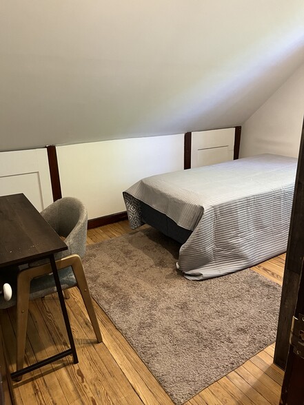 Building Photo - 279 S River St Carriage House