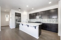 Building Photo - 3 bedroom and 4 bath home available in Otay Mesa