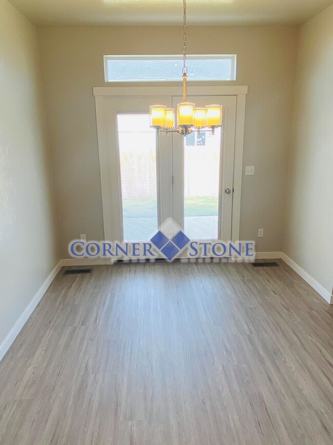 Building Photo - Like New Home in Brookdale Subdivision!