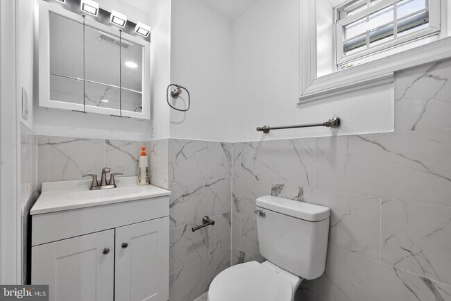 Building Photo - 807 N 42nd St