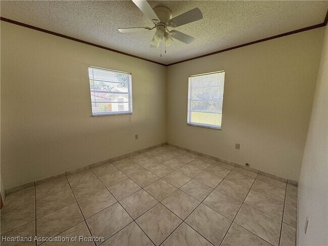 Building Photo - 307 N Lake Reedy Blvd