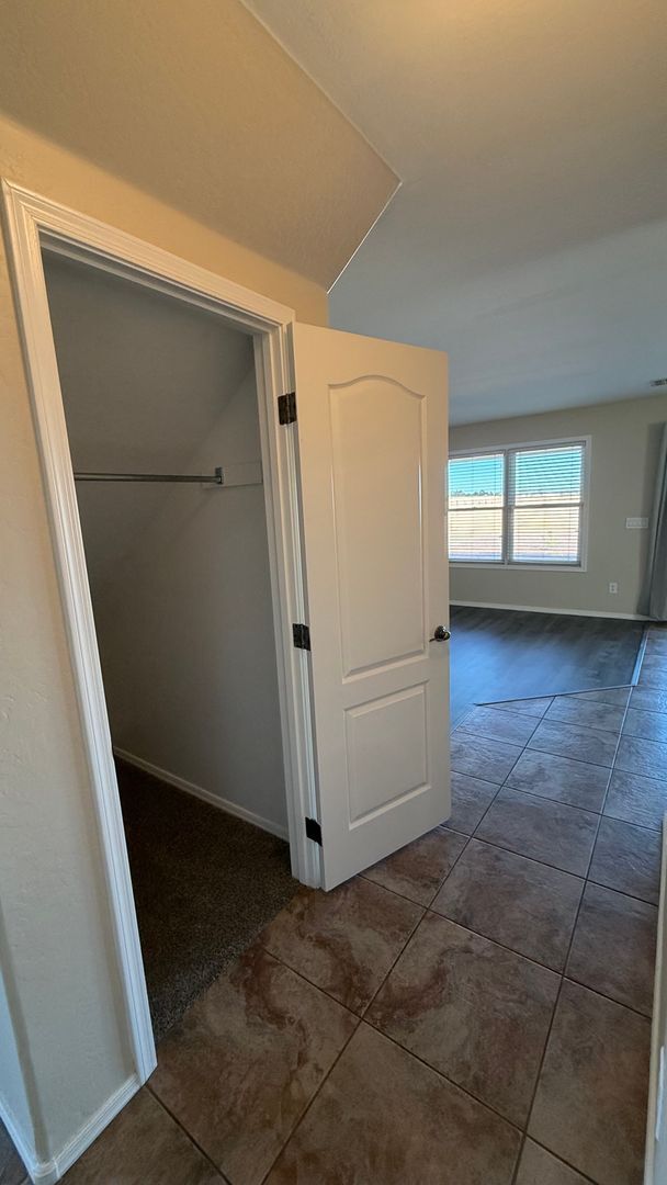 Building Photo - Spacious Surprise home with large backyard