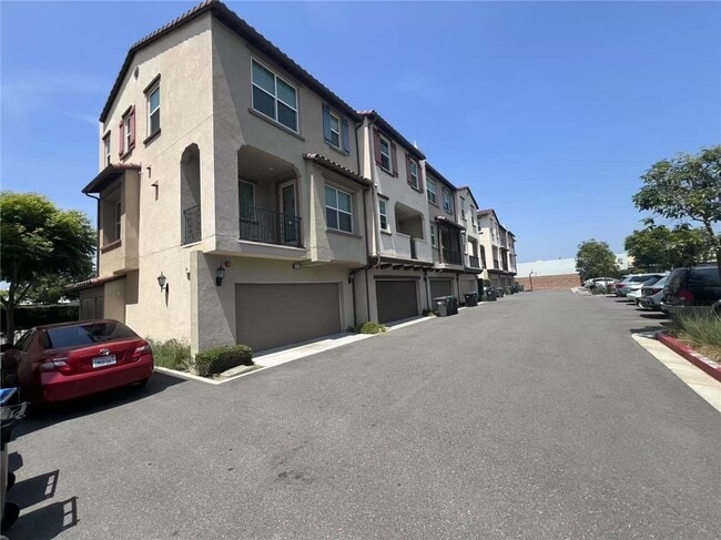 Building Photo - 14759 Palmera Ct