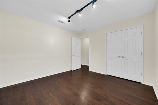 Building Photo - 3115 Creekside Dr