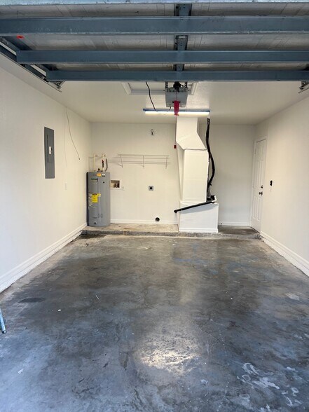 Building Photo - 10413 Kidron Ave