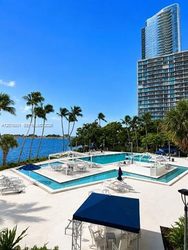 Building Photo - 2333 Brickell Ave