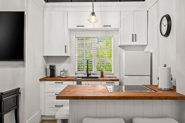 Building Photo - 1017 SW 4th St