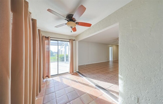Building Photo - 611 Lively Dr