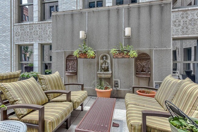 Building Photo - 300-314 N Broadway