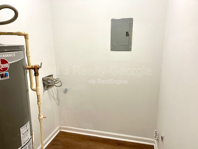 Building Photo - 135 Meadowbrook Ct