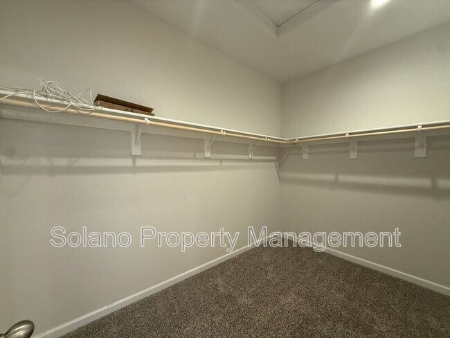 Building Photo - 1680 Gold St