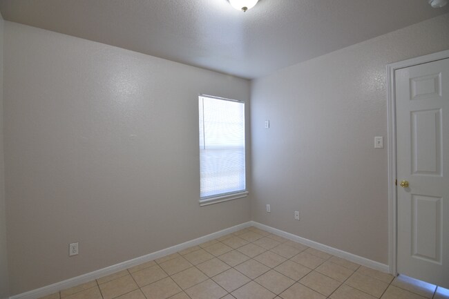 Building Photo - 2509 Saulsbury Dr