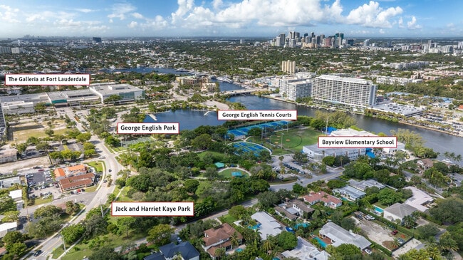 Building Photo - 1321 Bayview Dr