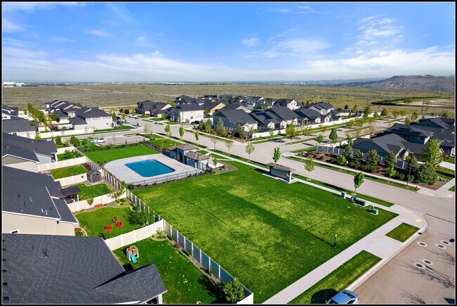 Building Photo - Close to Micron!  5 Bedroom 3 Full Baths -...