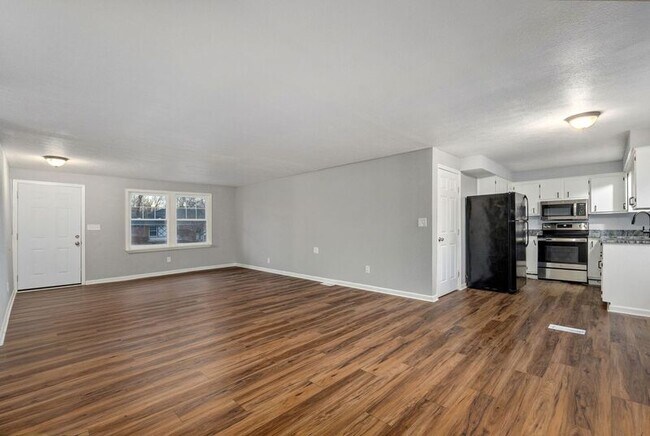 Building Photo - 2843 E Monroe Terrace