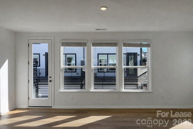 Building Photo - 9458 Senator Royall Dr