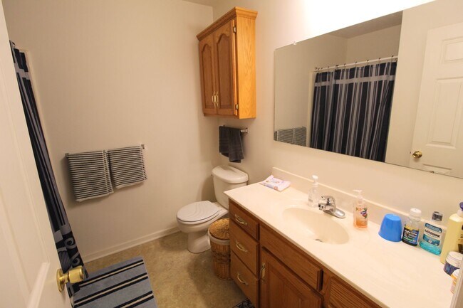 Building Photo - Charming Split-Level Home in Peaceful Coun...