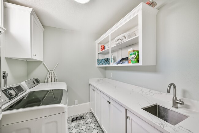 Building Photo - 1121 Market St