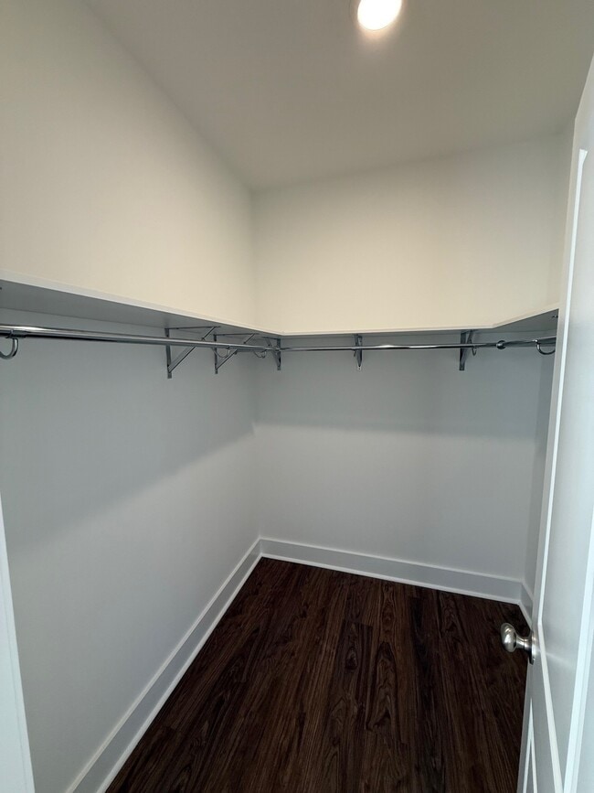 Building Photo - 121 Diver Dr