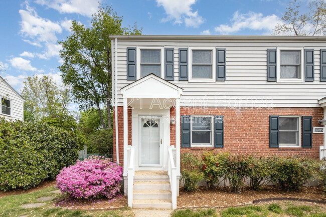 Building Photo - 2034 Arlington Terrace