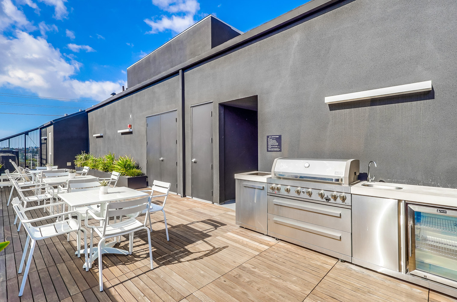 Building Photo - 3630 Overland Ave