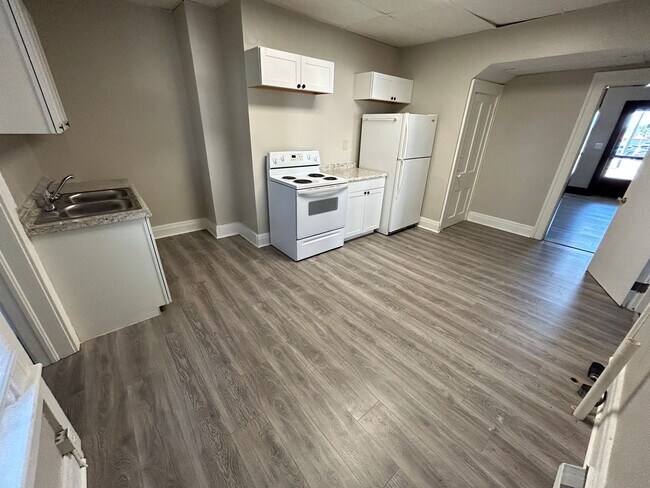 Building Photo - 636 Forest Rose Ave.