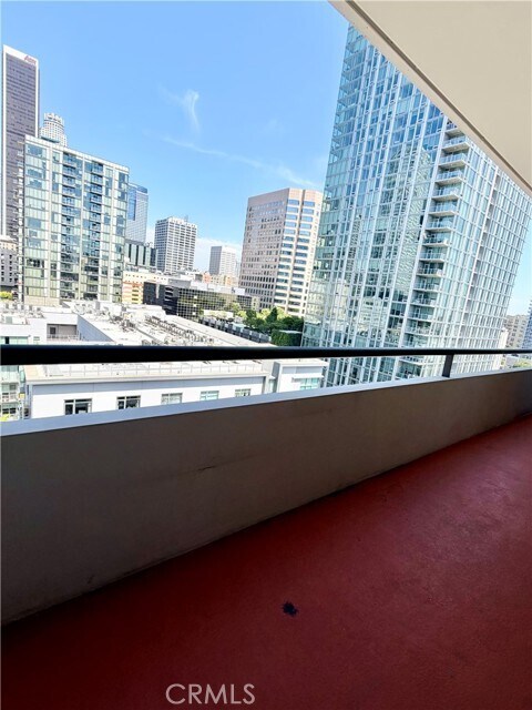 Building Photo - 600 W 9th St