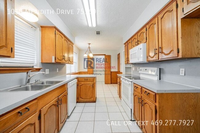 Building Photo - 1010 Meridith Dr