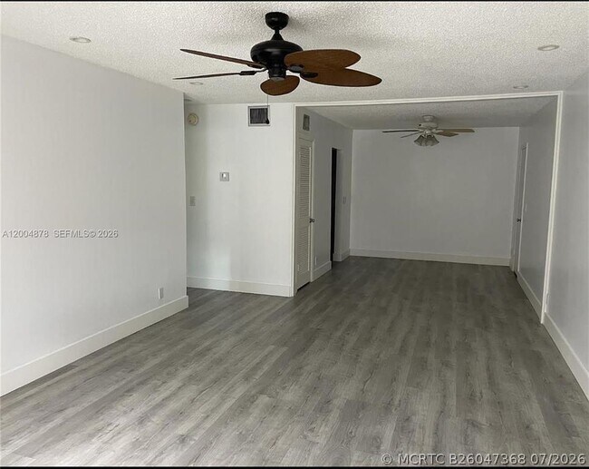 Building Photo - 6207 Bay Club Dr