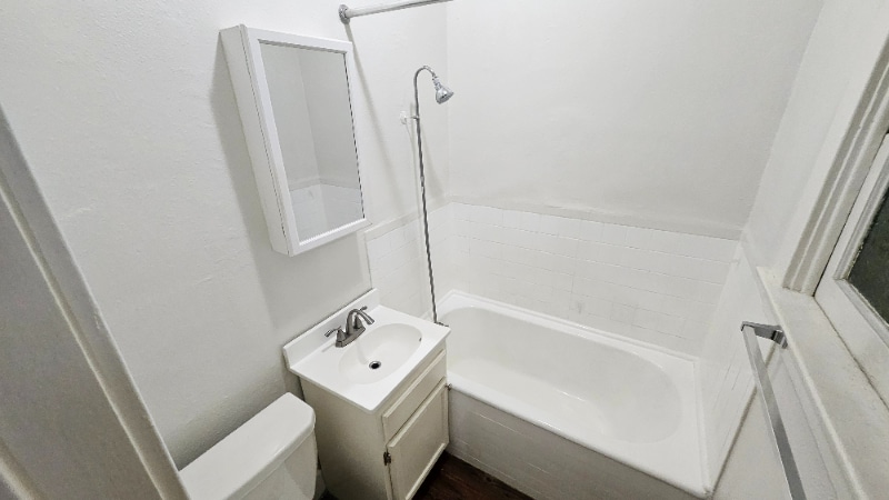 Building Photo - 1026 Ingraham St