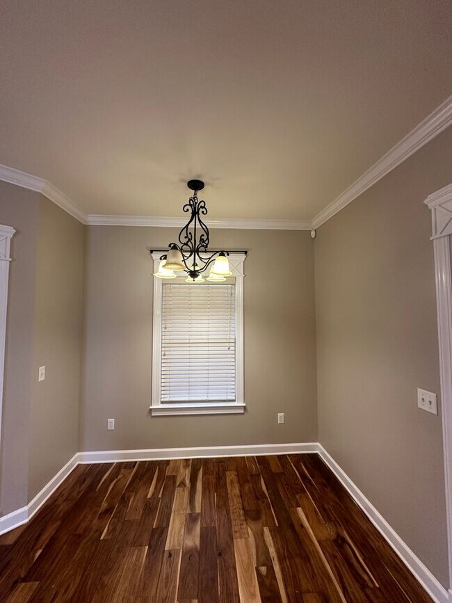 Building Photo - Shell Landing East!!! FRESH PAINT!!! NEW FLOORING!!!