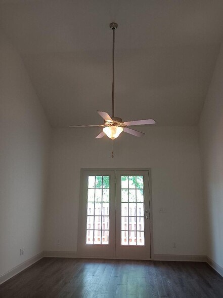 Building Photo - 724 Buddy Ct