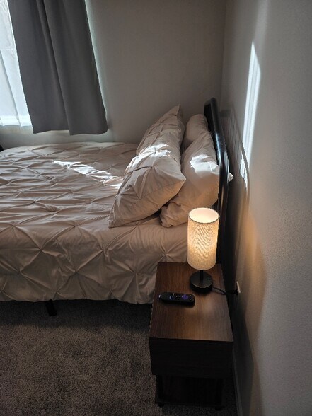 Building Photo - 600 Van Wy