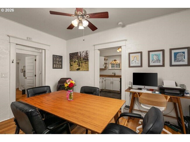 Building Photo - Classic Portland bungalow in Northeast Portland Available July 1st!