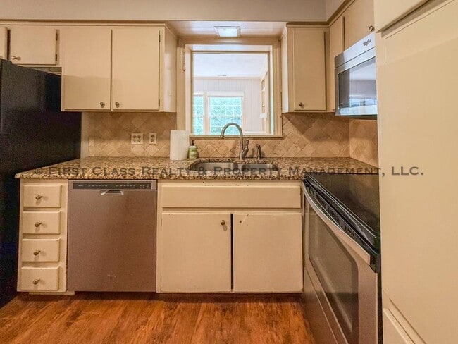 Building Photo - 500 Ashworth Rd